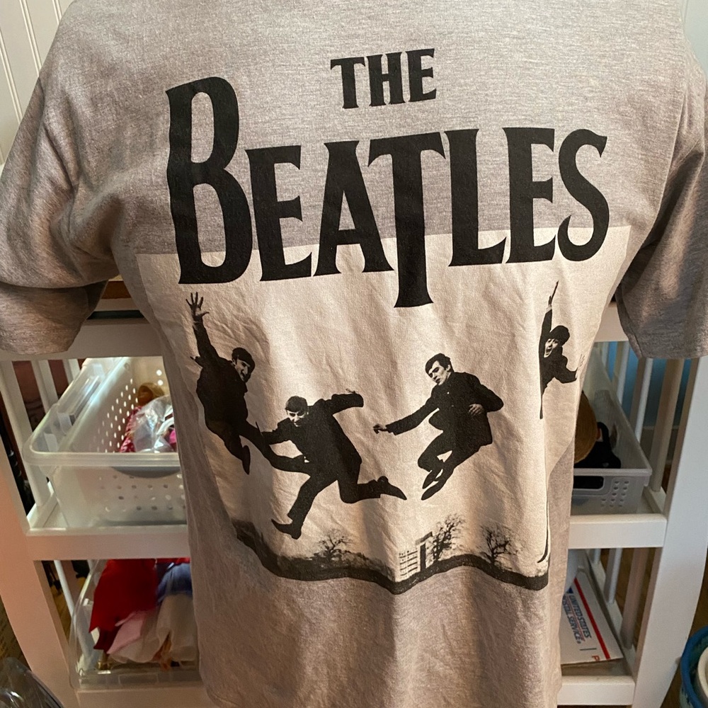 Men’s 2015 “The Beatles” Tee Shirt. Apple Crops LTD. Size XL. Grey with Graphics